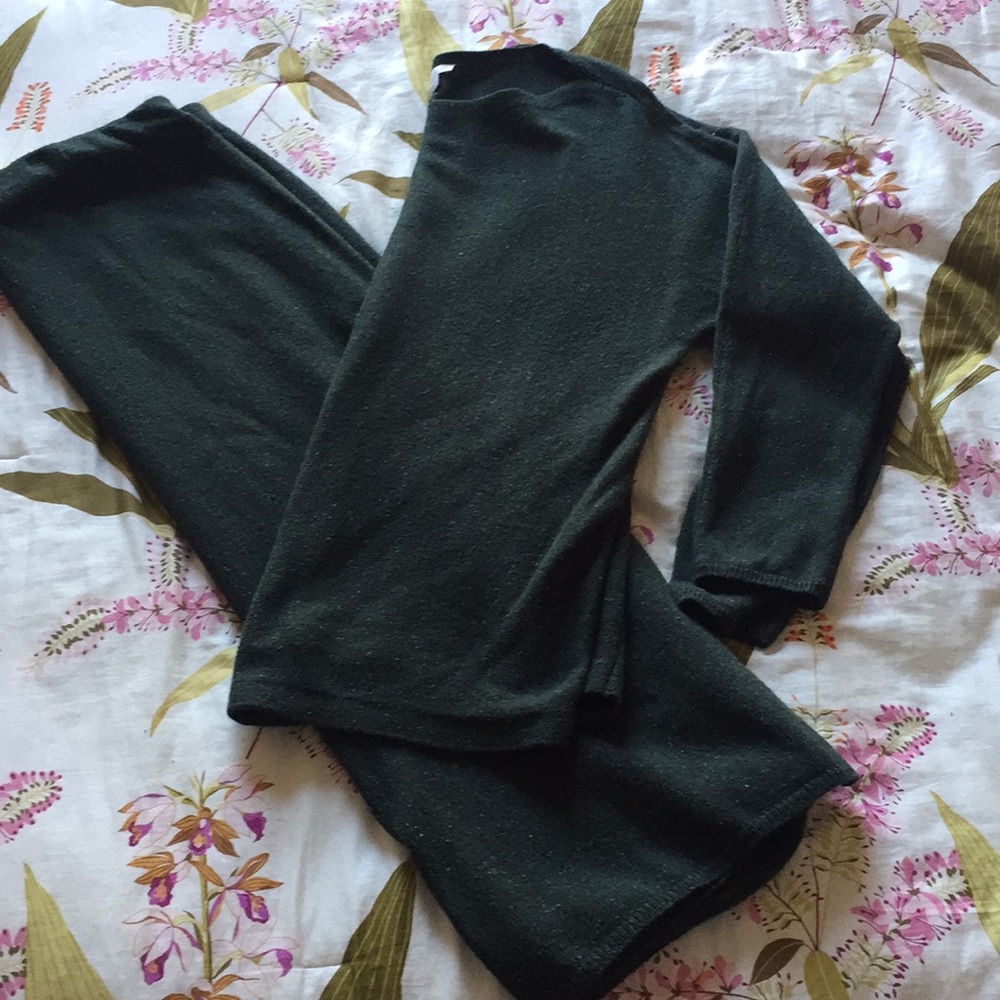 Gorgeous and comfortable sweater skirt set